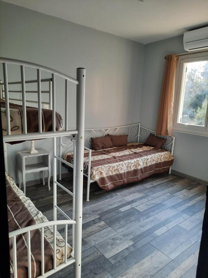 Maison sur 2000m² d'espace vert. Bessan Extérieur photo